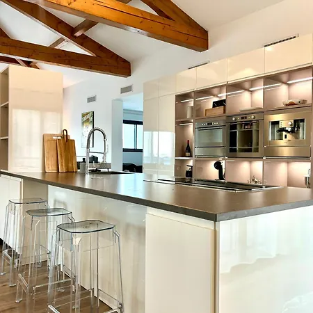 De Standing Miomo Santa-Maria-di-Lota