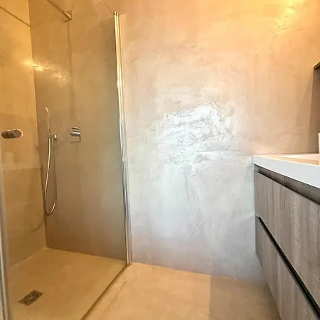 De Standing Miomo Apartment