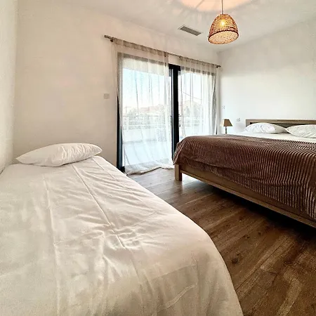 De Standing Miomo Apartment *