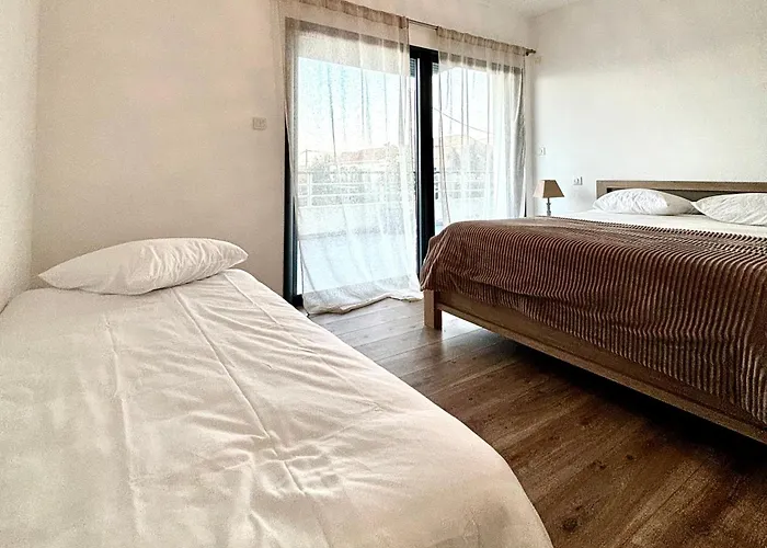 De Standing Miomo Apartment *