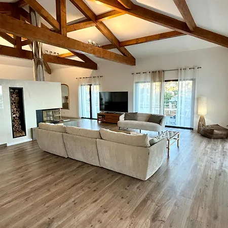 De Standing Miomo Apartment *