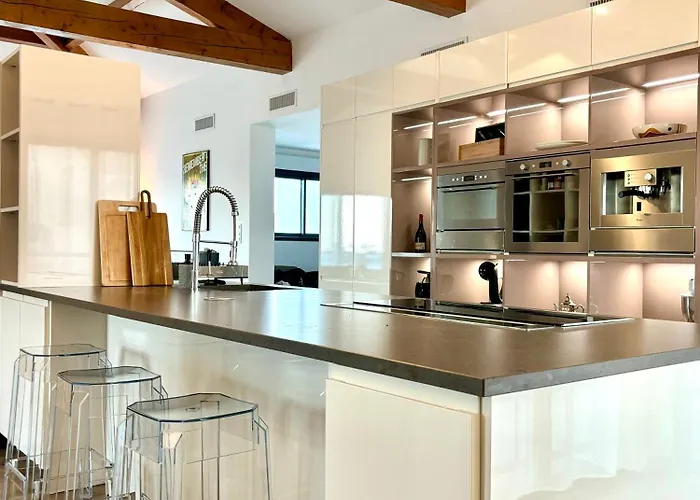 De Standing Miomo Santa-Maria-di-Lota