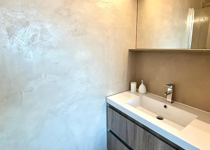 De Standing Miomo Santa-Maria-di-Lota