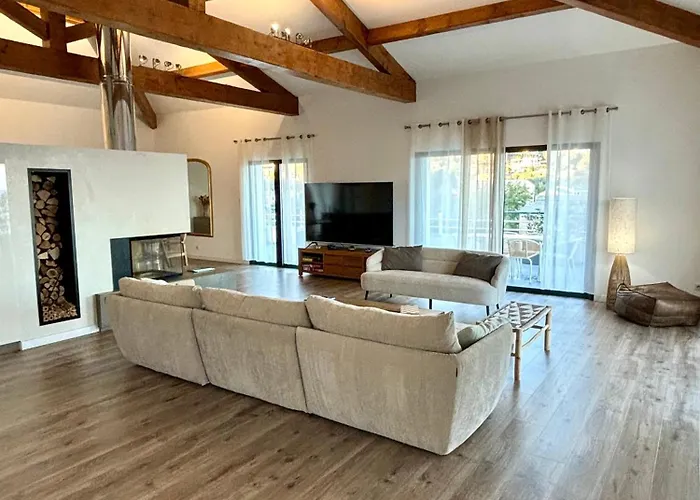 De Standing Miomo Apartment *