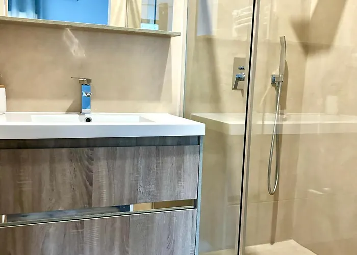 De Standing Miomo * Santa-Maria-di-Lota