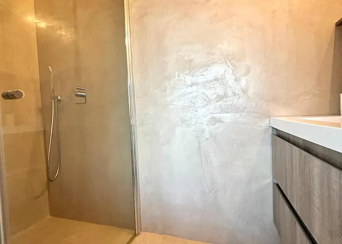 De Standing Miomo Apartment